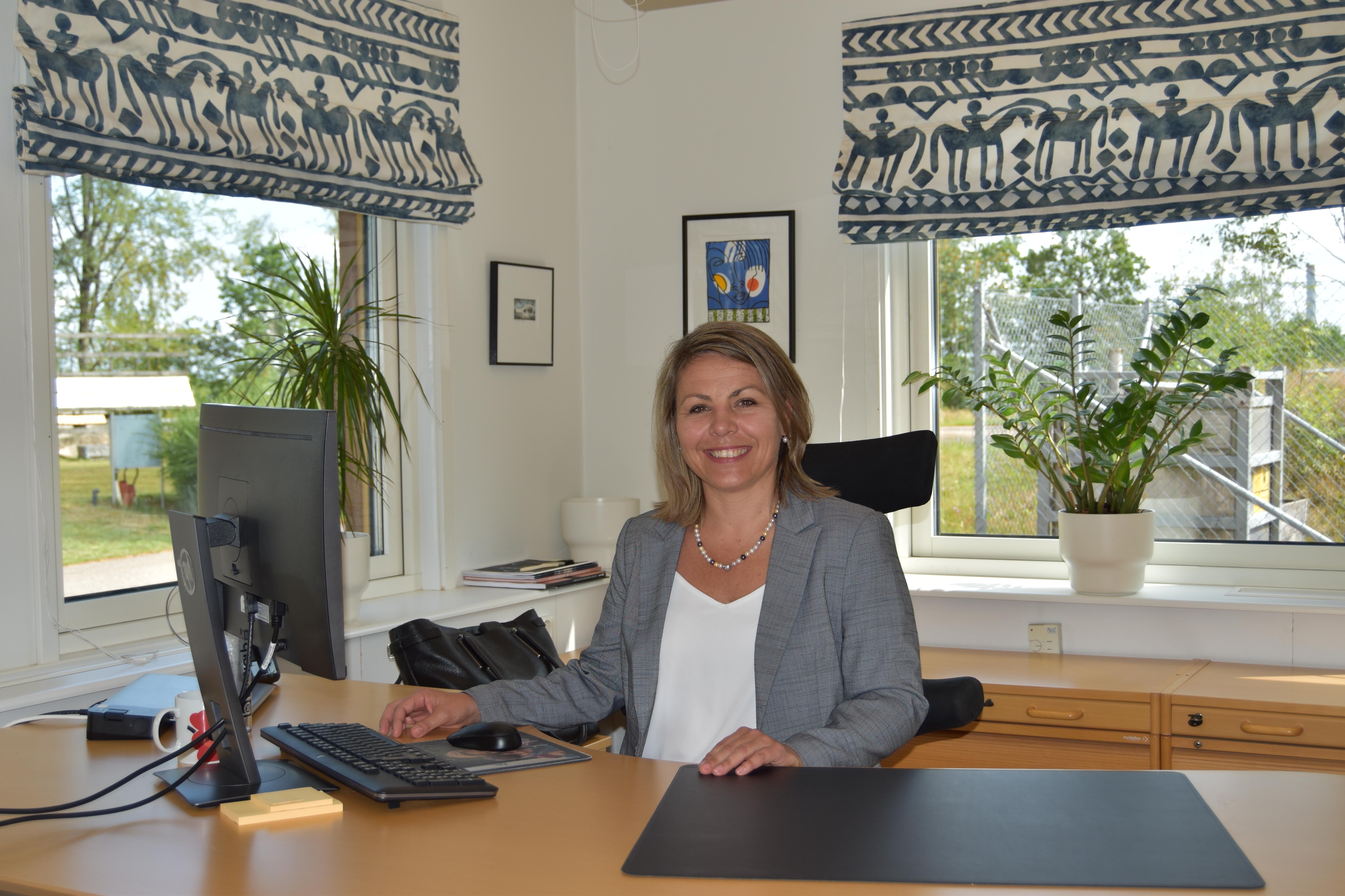 A picture of Anette Immelborn at her desk in her office 